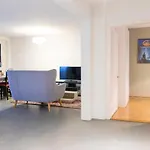 2 Bedroom Aus41-4f- 8045