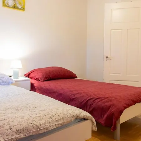 2 Bedroom Aus41-4f- 8045 *